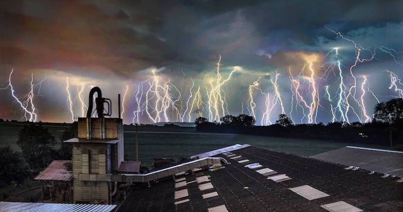 Éclairs et air d’apocalypse : le foudroyant cliché du photographe Frantisek Zvardon