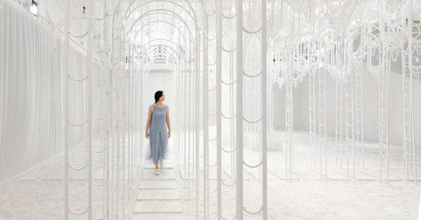 Avec son installation monumentale, Pamela Tan vous plonge dans le jardin d’Éden