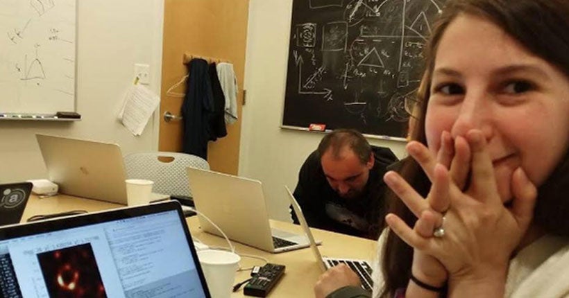 On doit la première image d'un trou noir à la jeune chercheuse Katie Bouman