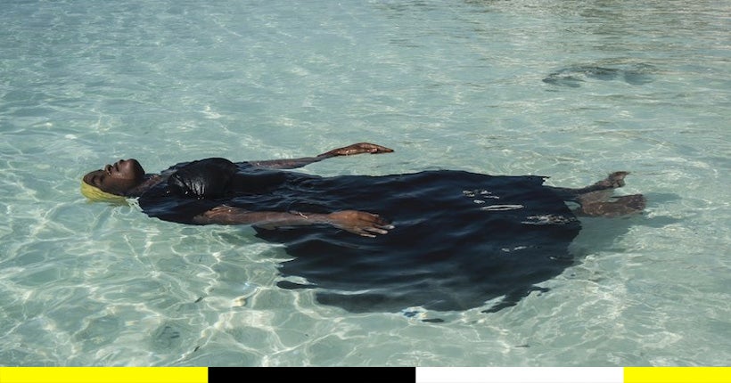 À Zanzibar, Anna Boyiazis a immortalisé des filles qui apprennent à nager pour s'émanciper