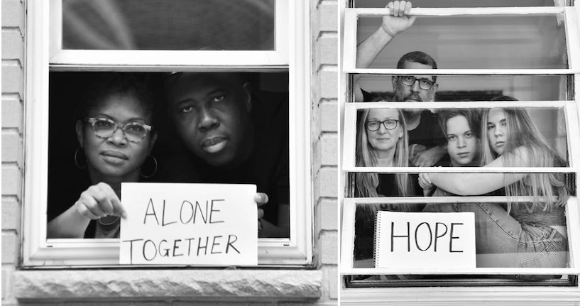 Des photos de familles confinées derrière leurs fenêtres partagent un message d'espoir