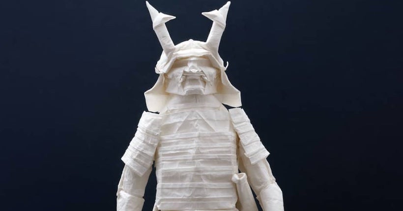 Un artiste a créé un incroyable samouraï en origami avec une seule feuille de papier