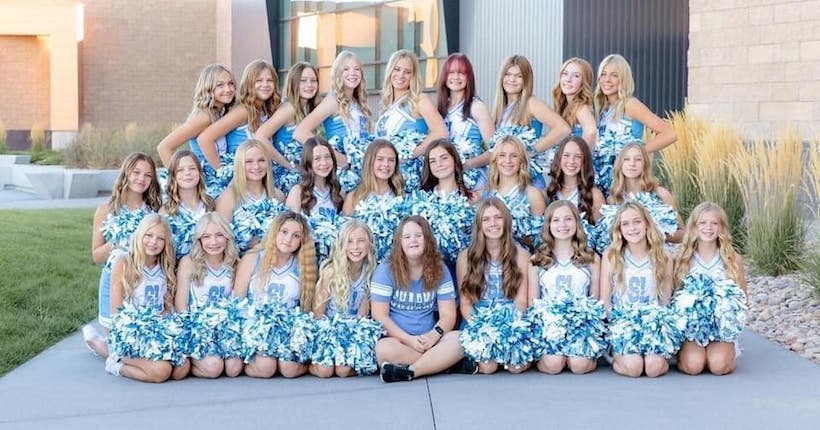 Un lycée retire une cheerleader atteinte de trisomie 21 de la photo officielle de l’équipe