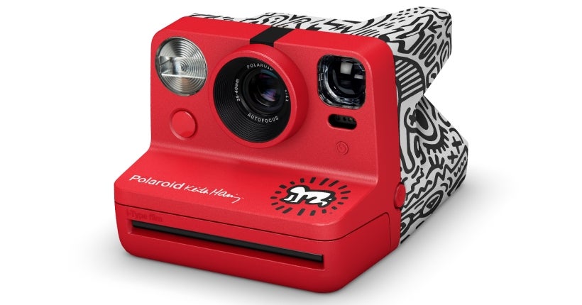 En hommage à Keith Haring, Polaroid lance un appareil photo aux motifs vibrants