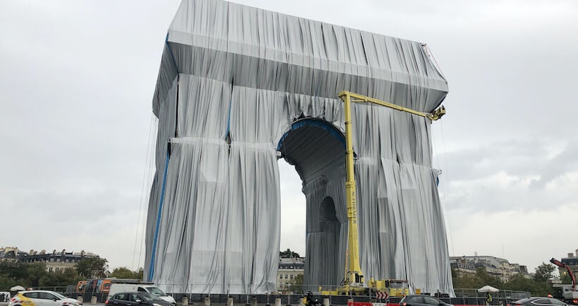 Pourquoi l’installation de Christo et Jeanne-Claude sur l’Arc de triomphe fait débat ?