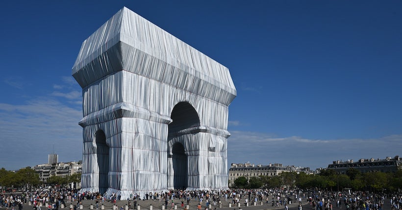 Des bouts de tissu de l’installation de Jeanne-Claude et Christo mis en vente en ligne