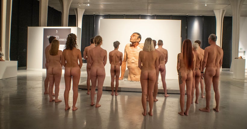 À Bruxelles, une exposition propose des visites nues ou habillées