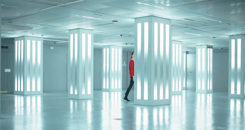 À Paris, Visual System révèle une installation de "forêt" lumineuse et immersive