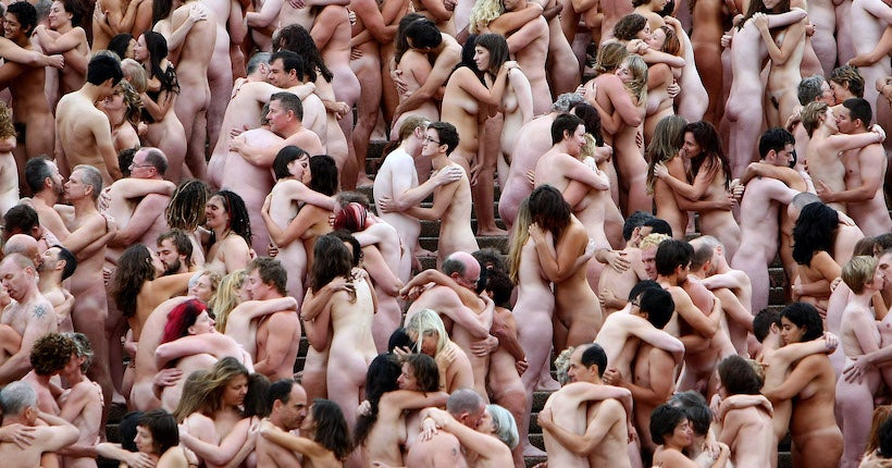 Des personnes posent nues près de la mer Morte pour l’artiste Spencer Tunick