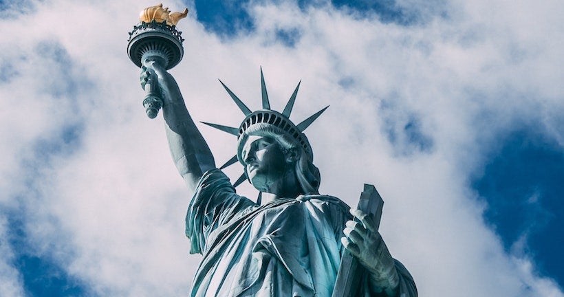 La statue de la Liberté change de visage pour rendre hommage aux immigrés